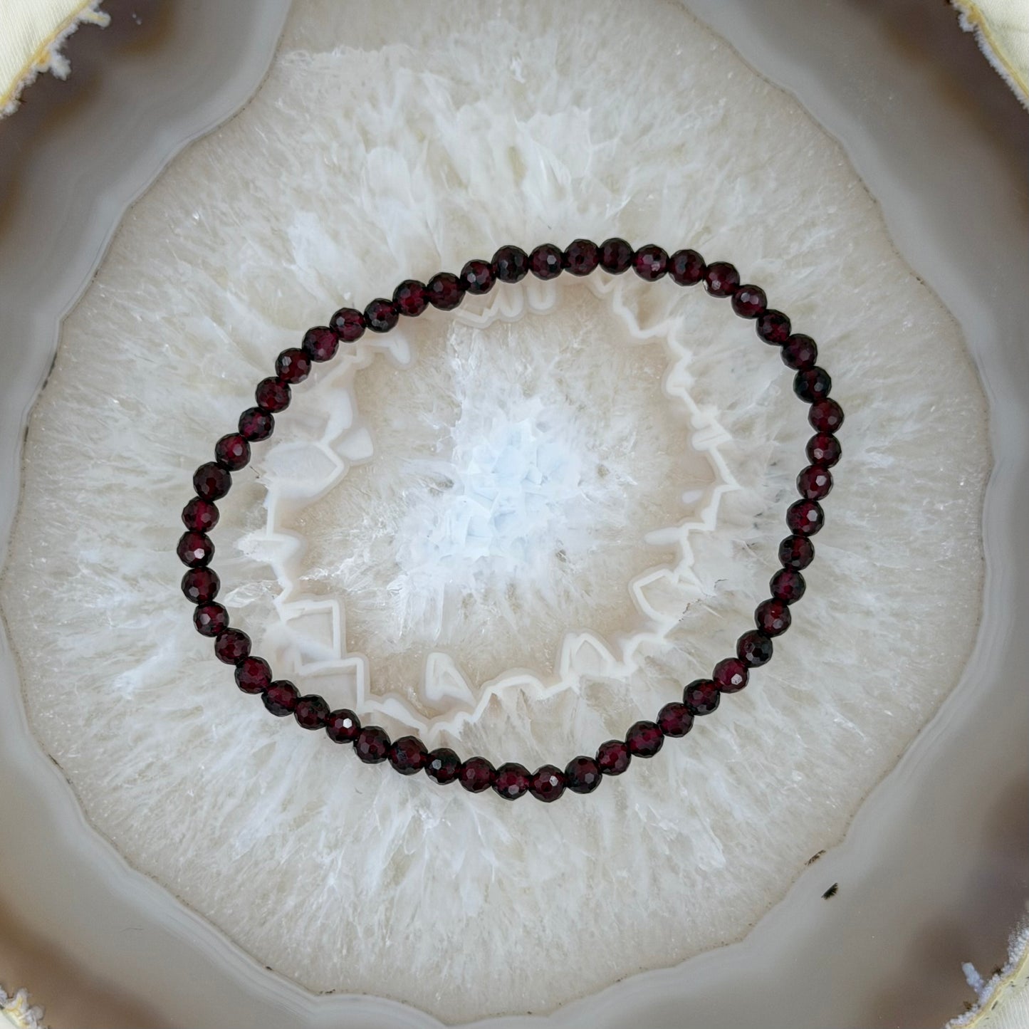 Granato apyrankė (briaunuoto šlifavimo), 4 mm
