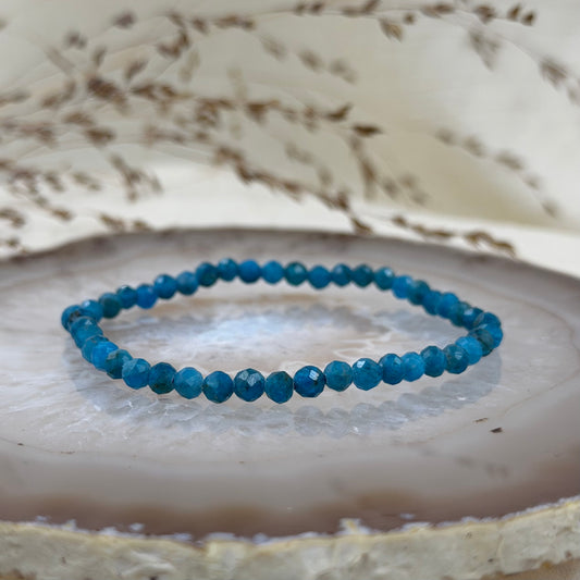 Apatito apyrankė (briaunuotai šlifuota), 3-4 mm