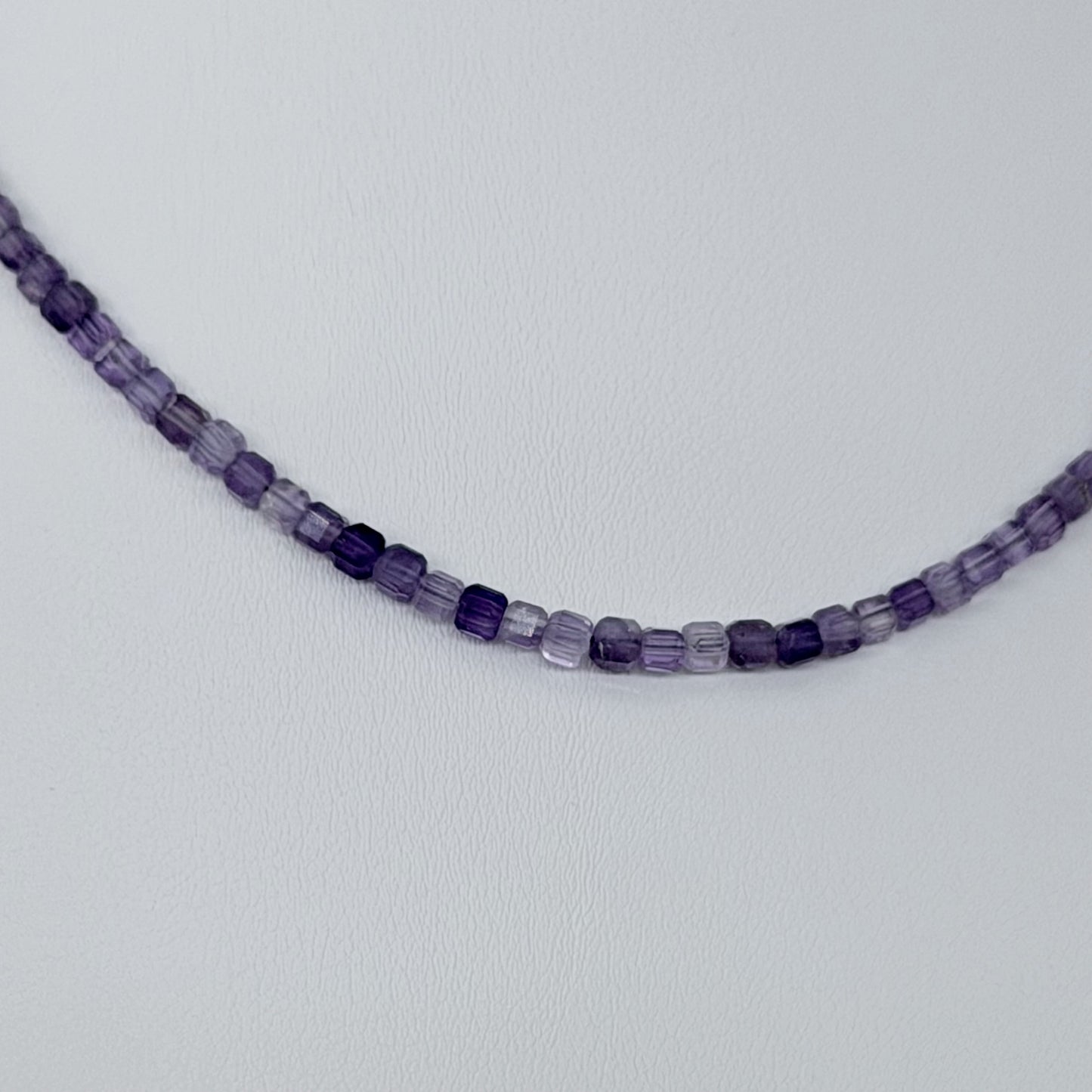 Ametisto karoliai, 2 mm
