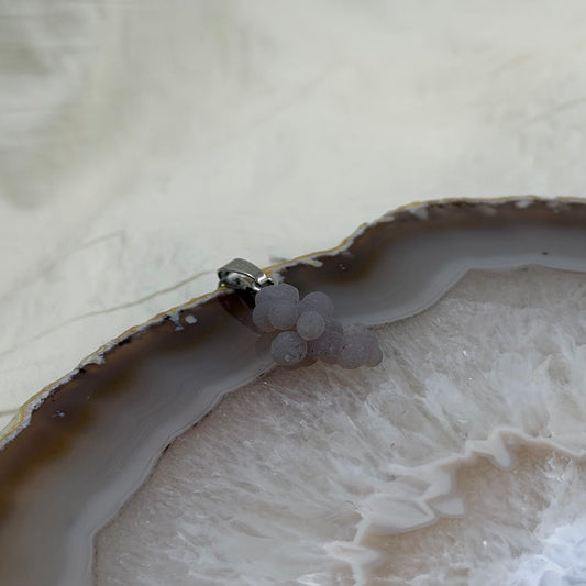 Chalcedono (vynuoginio) pakabukas