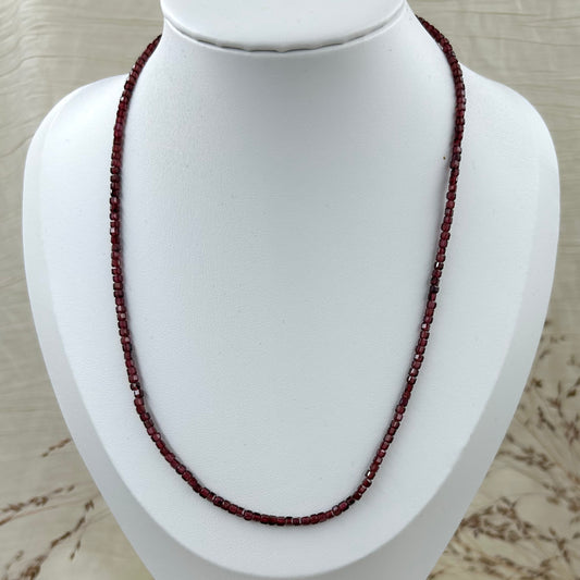 Granato karoliai, 2-3 mm