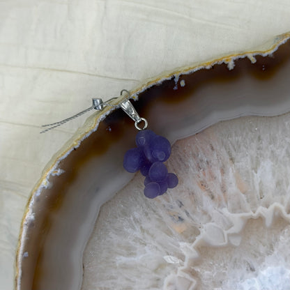 Chalcedono (vynuoginio) pakabukas