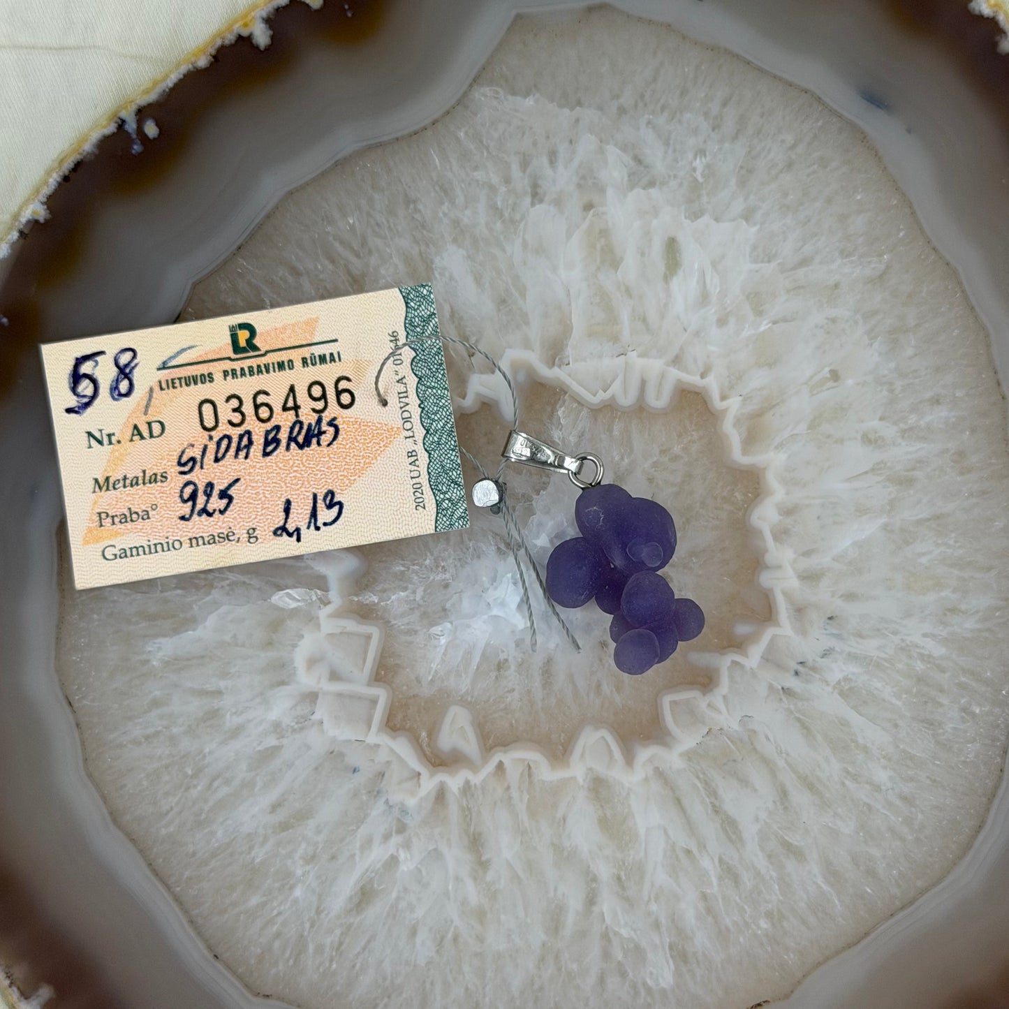 Chalcedono (vynuoginio) pakabukas