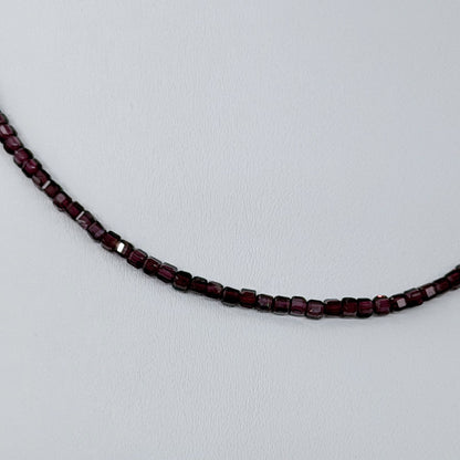 Granato karoliai, 2 mm