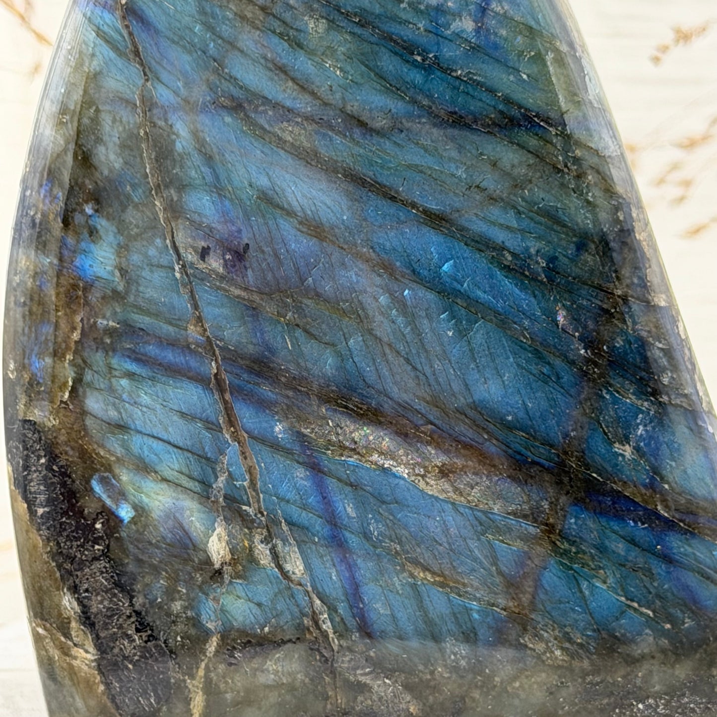 Labradorito skulptūra